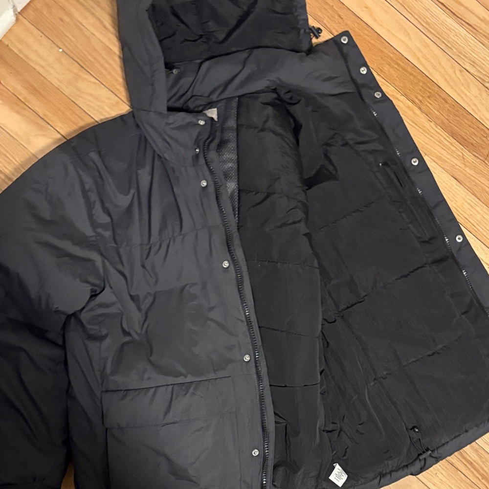 Men's Black Puffer Jacket (no tears or rips)
